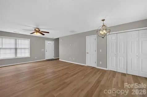 1057 19th Street NE Hickory NC 28601