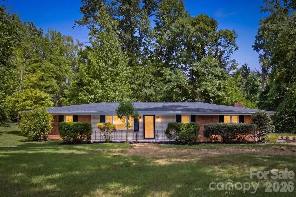 8223 Knollwood Circle Charlotte NC 28213