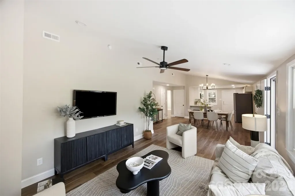 8223 Knollwood Circle Charlotte NC 28213