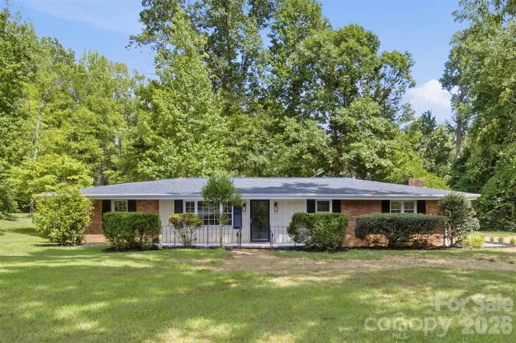 8223 Knollwood Circle Charlotte NC 28213