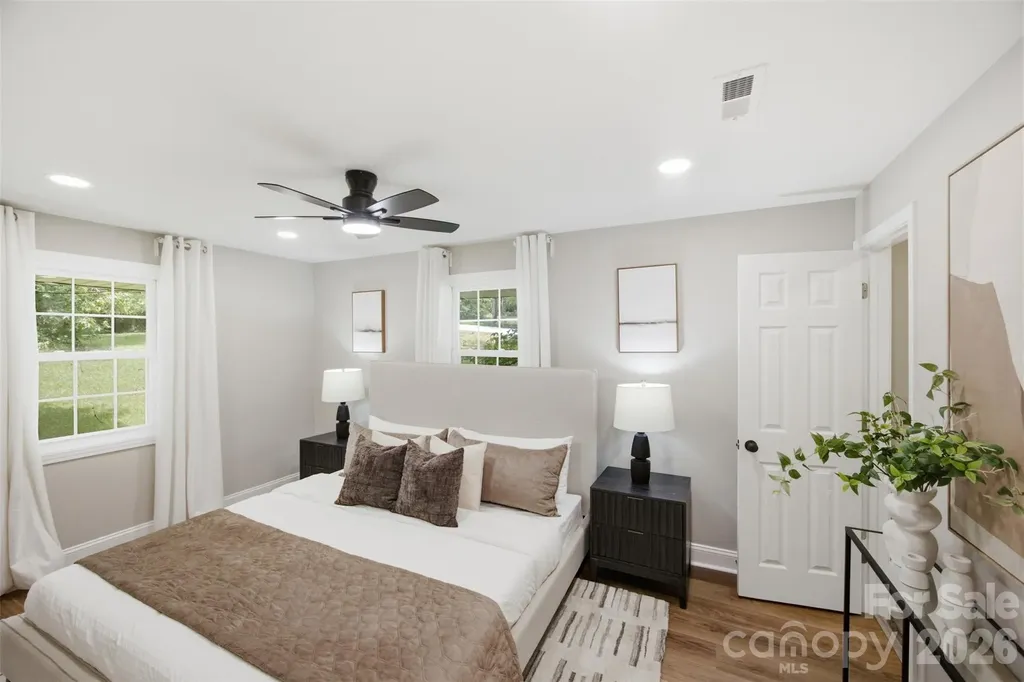 8223 Knollwood Circle Charlotte NC 28213