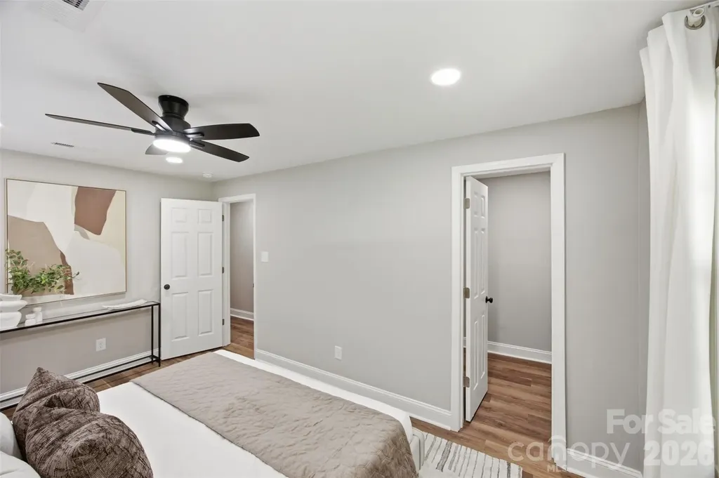 8223 Knollwood Circle Charlotte NC 28213