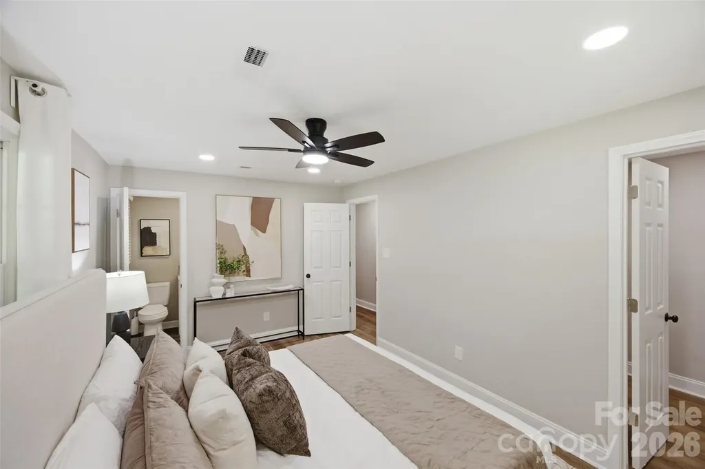8223 Knollwood Circle Charlotte NC 28213