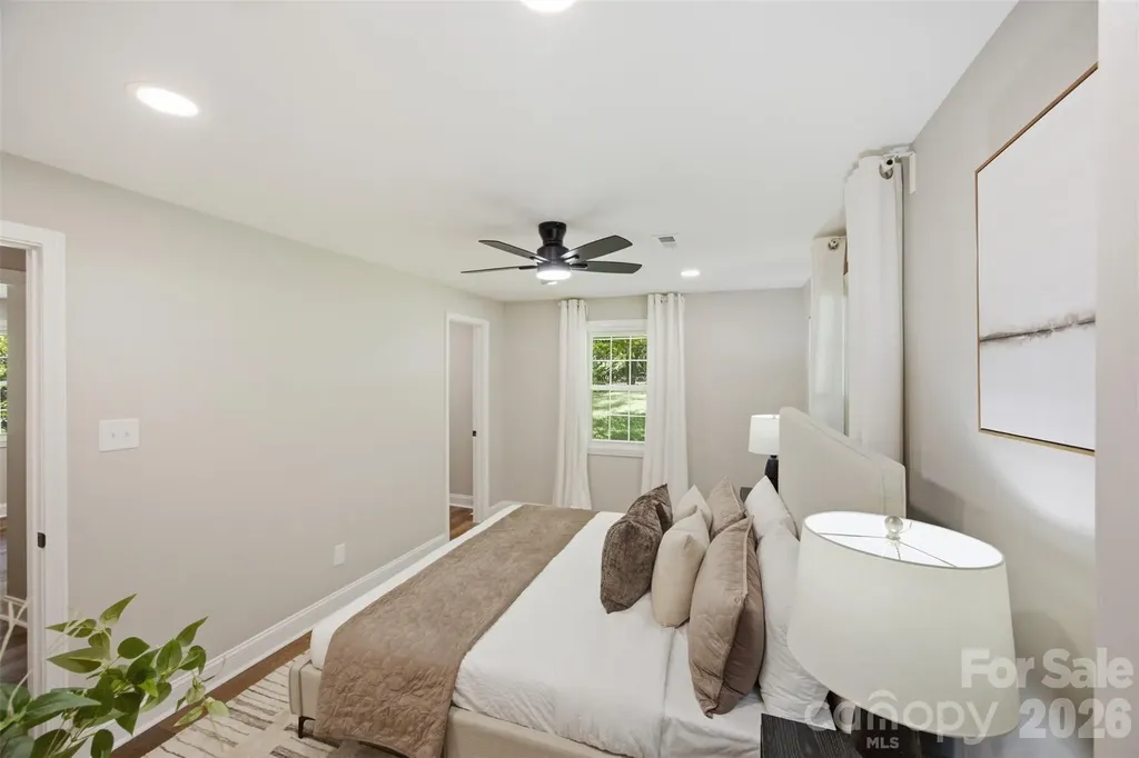 8223 Knollwood Circle Charlotte NC 28213