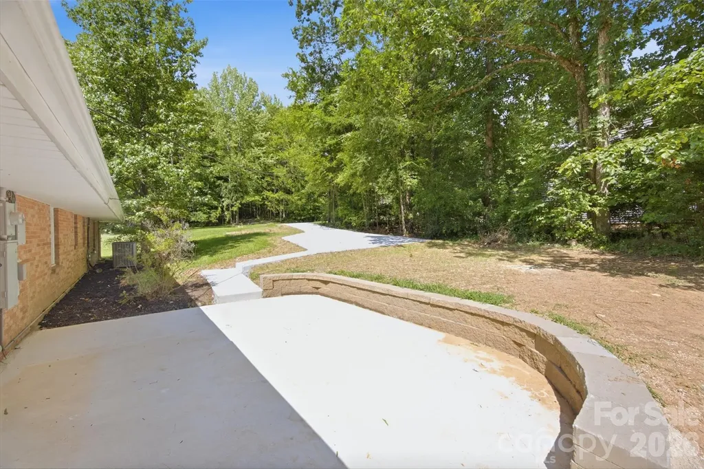 8223 Knollwood Circle Charlotte NC 28213