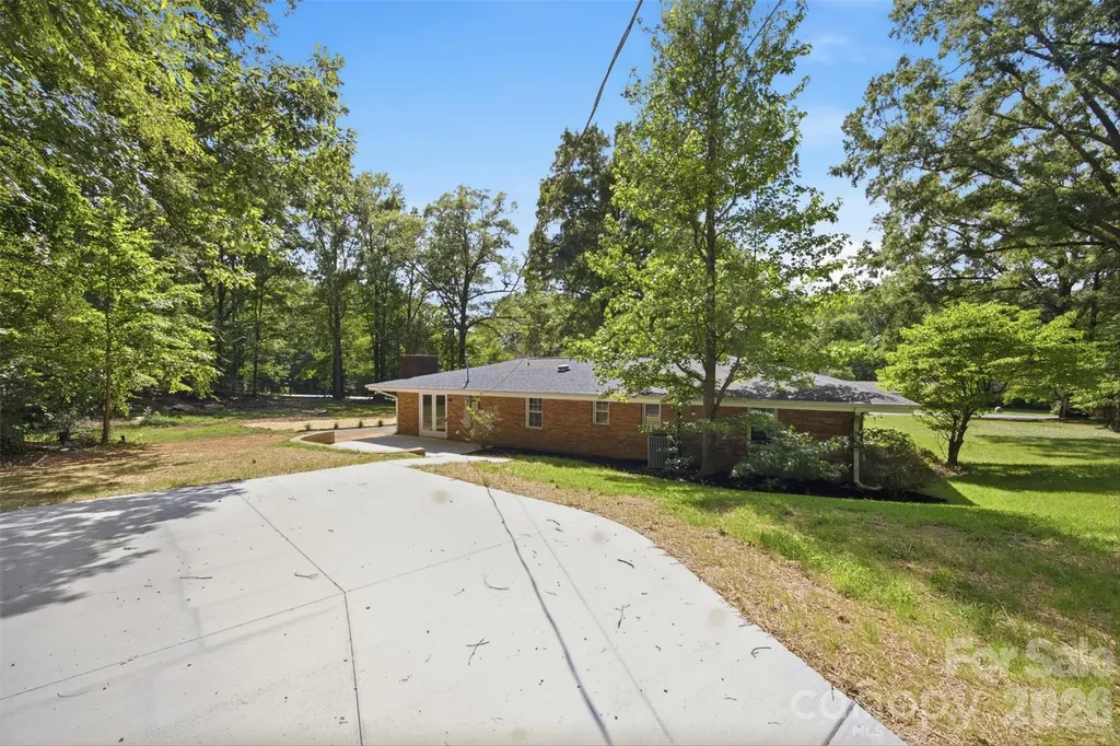 8223 Knollwood Circle Charlotte NC 28213