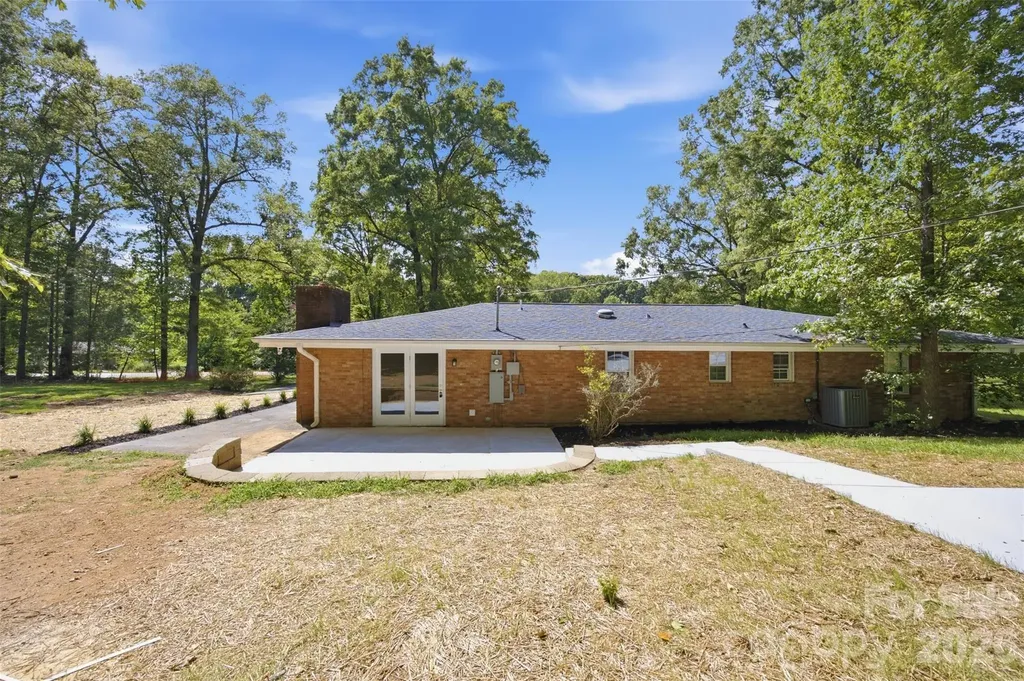 8223 Knollwood Circle Charlotte NC 28213