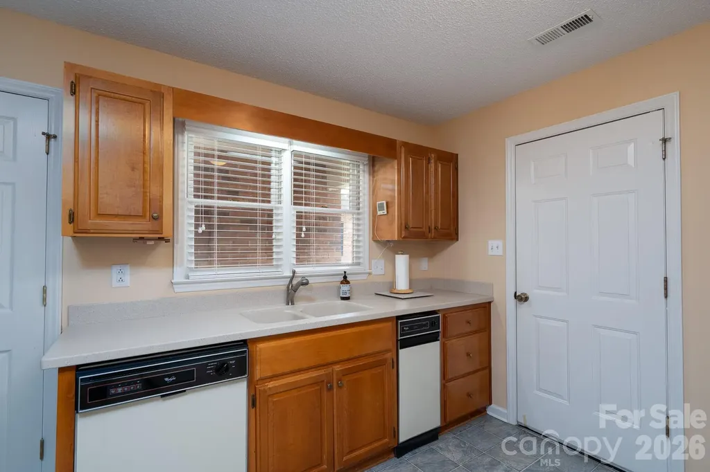 537 Camrose Circle NE Concord NC 28025