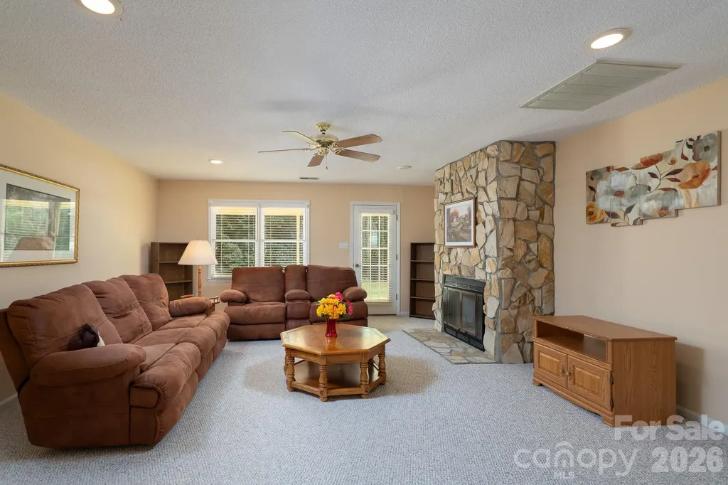 537 Camrose Circle NE Concord NC 28025