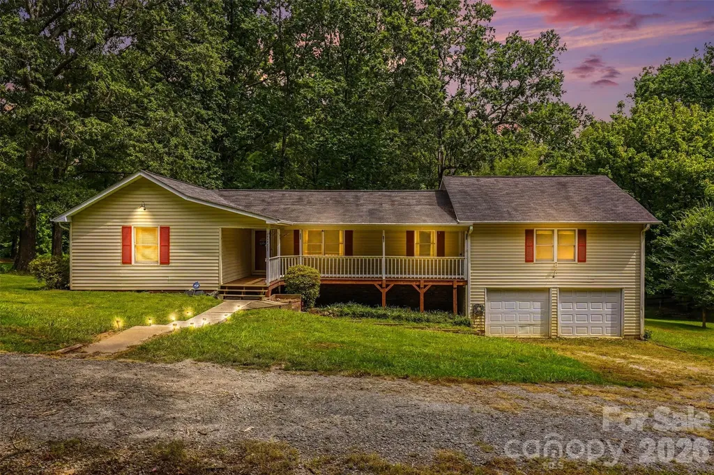 3608 Cowboy Lane Charlotte NC 28216