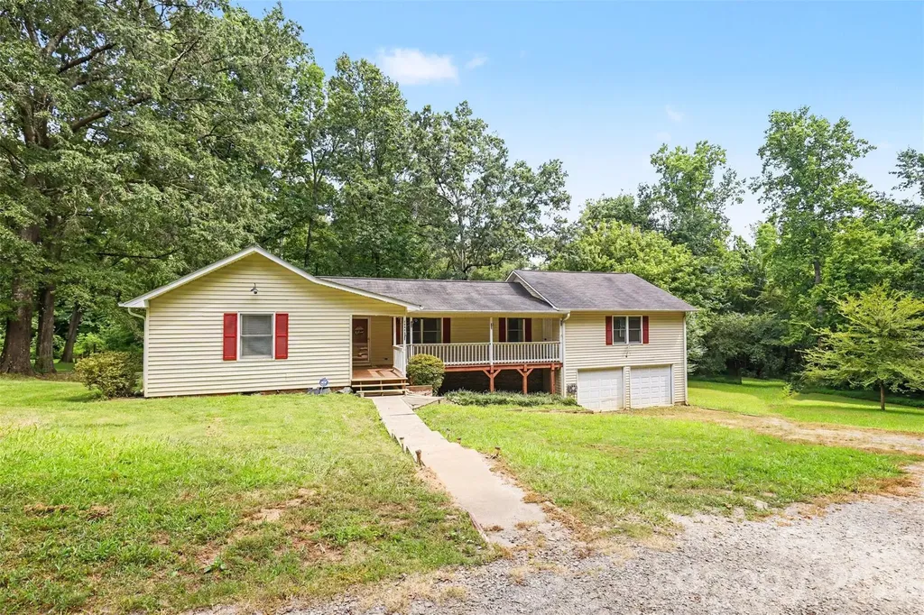 3608 Cowboy Lane Charlotte NC 28216