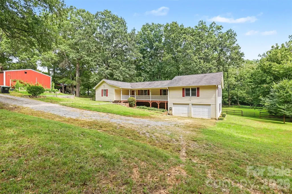3608 Cowboy Lane Charlotte NC 28216
