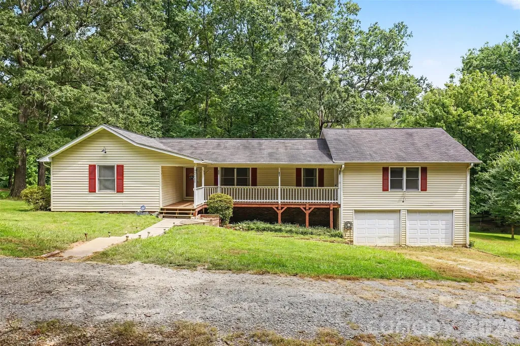 3608 Cowboy Lane Charlotte NC 28216