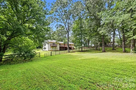 3608 Cowboy Lane Charlotte NC 28216