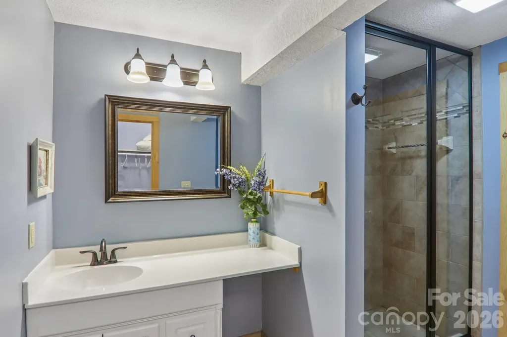 156 Cottage Lane Mars Hill NC 28754