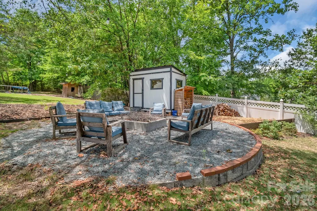 12328 Sandringham Place Charlotte NC 28262
