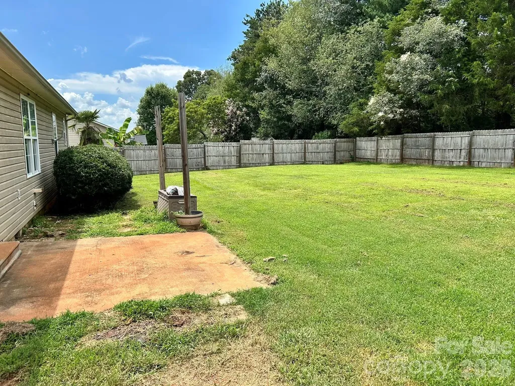 2042 Rocketts Way Newton NC 28658