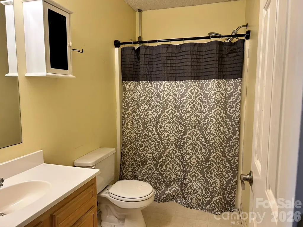 2042 Rocketts Way Newton NC 28658
