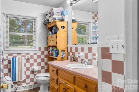 315 Windwood Drive Bessemer City NC 28016