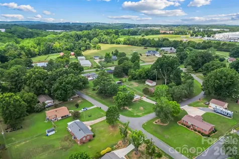 315 Windwood Drive Bessemer City NC 28016