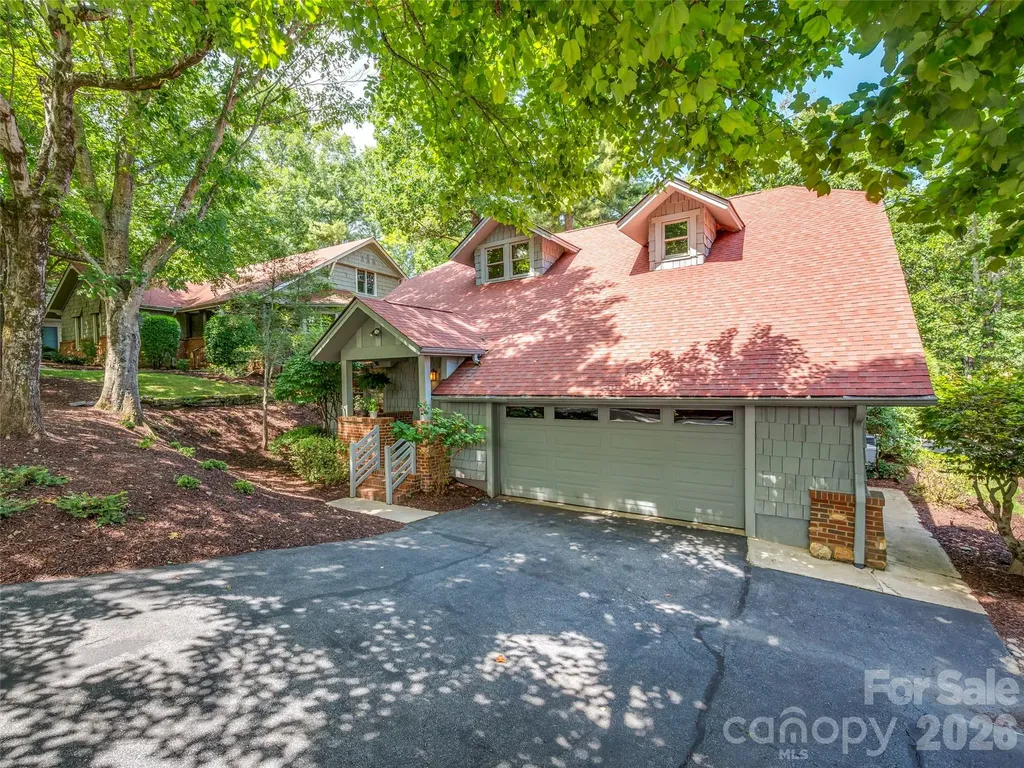 Hendersonville NC, 16 Lacoste Drive