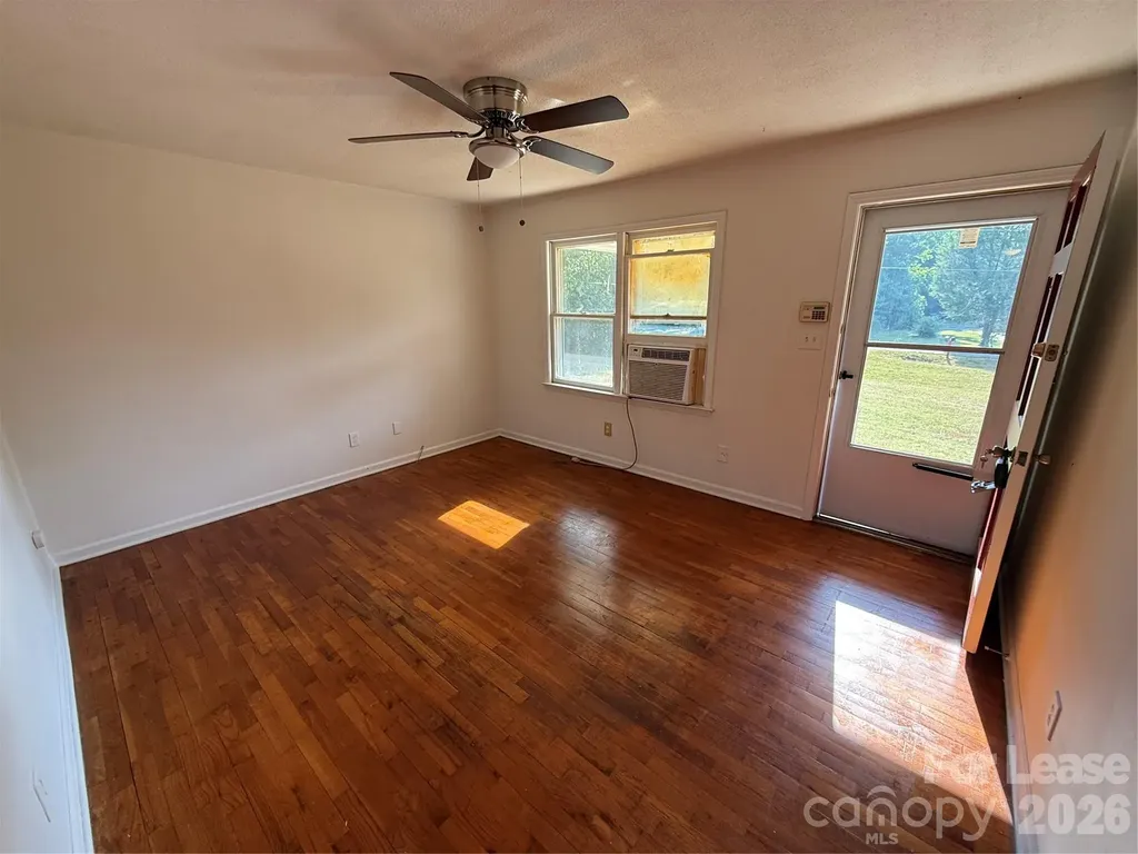 2549 N Olivers Road Newton NC 28658
