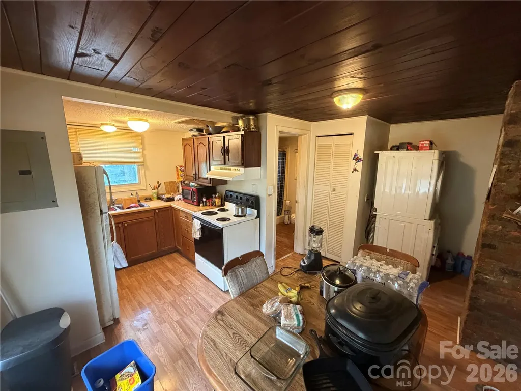 401 N Lakeside Drive Hendersonville NC 28739