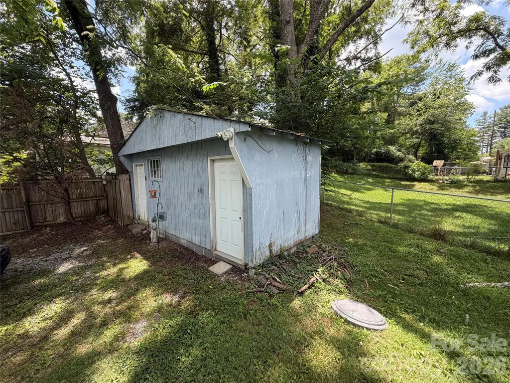 401 N Lakeside Drive Hendersonville NC 28739