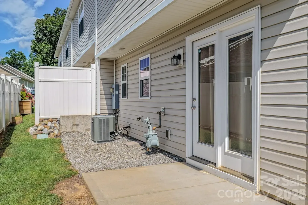 202 Stoney Point Way Candler NC 28715