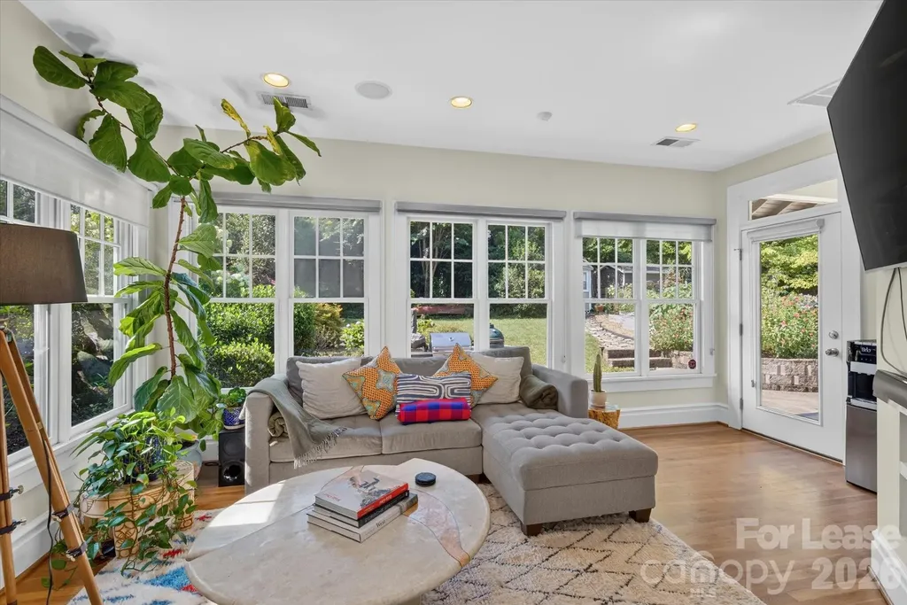 2038 Dartmouth Place Charlotte NC 28207