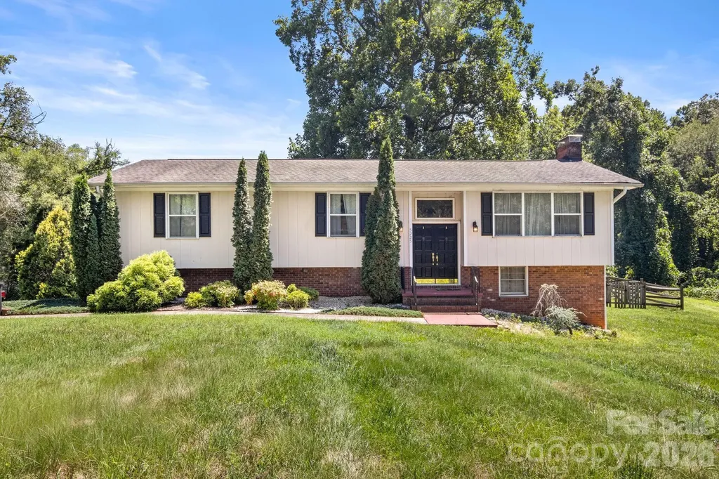 5225 Wolfe Road Hickory NC 28601