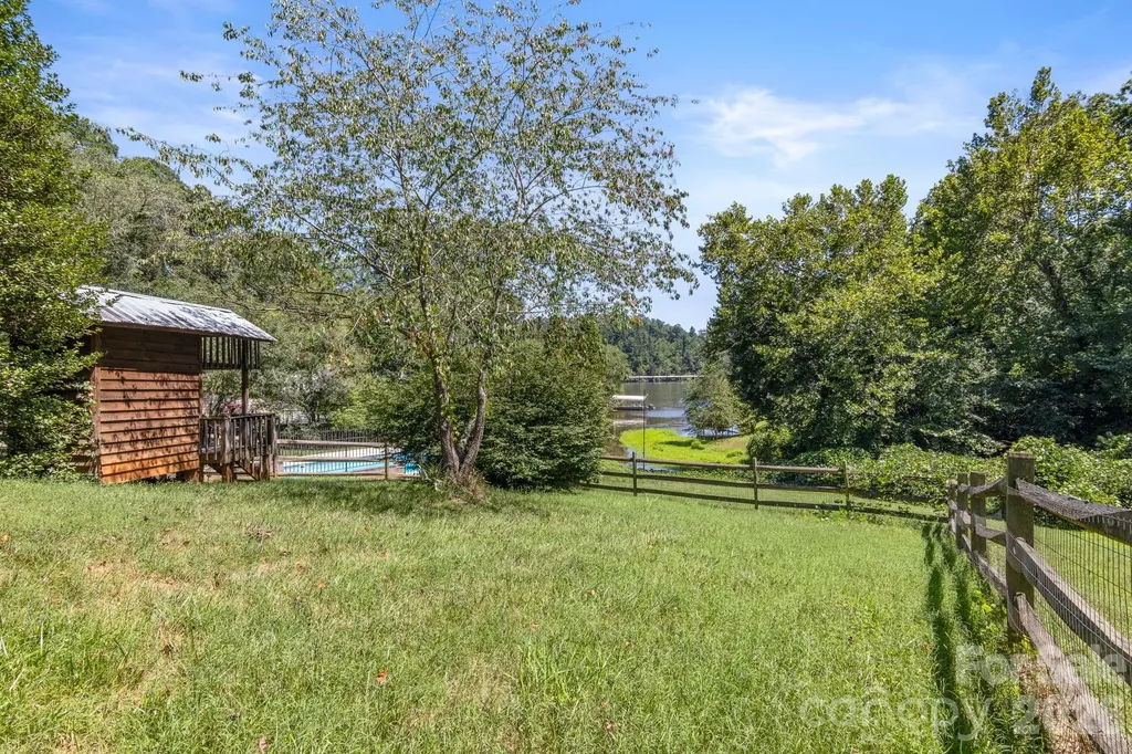 5225 Wolfe Road Hickory NC 28601