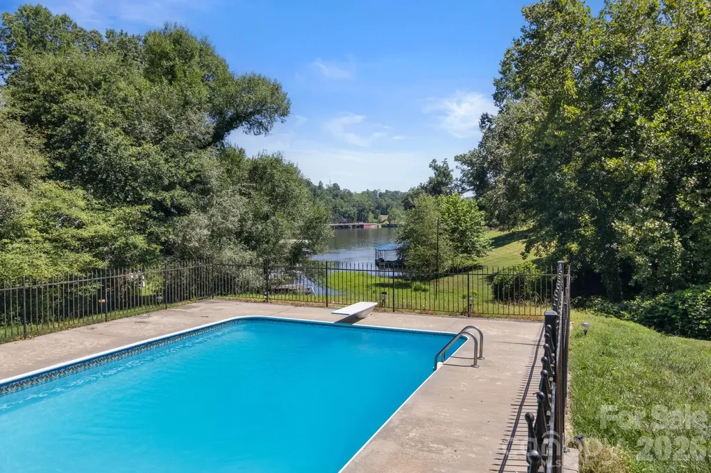 5225 Wolfe Road Hickory NC 28601