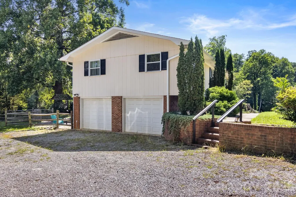 5225 Wolfe Road Hickory NC 28601