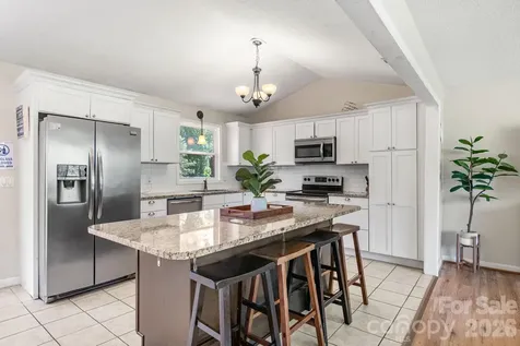 5225 Wolfe Road Hickory NC 28601