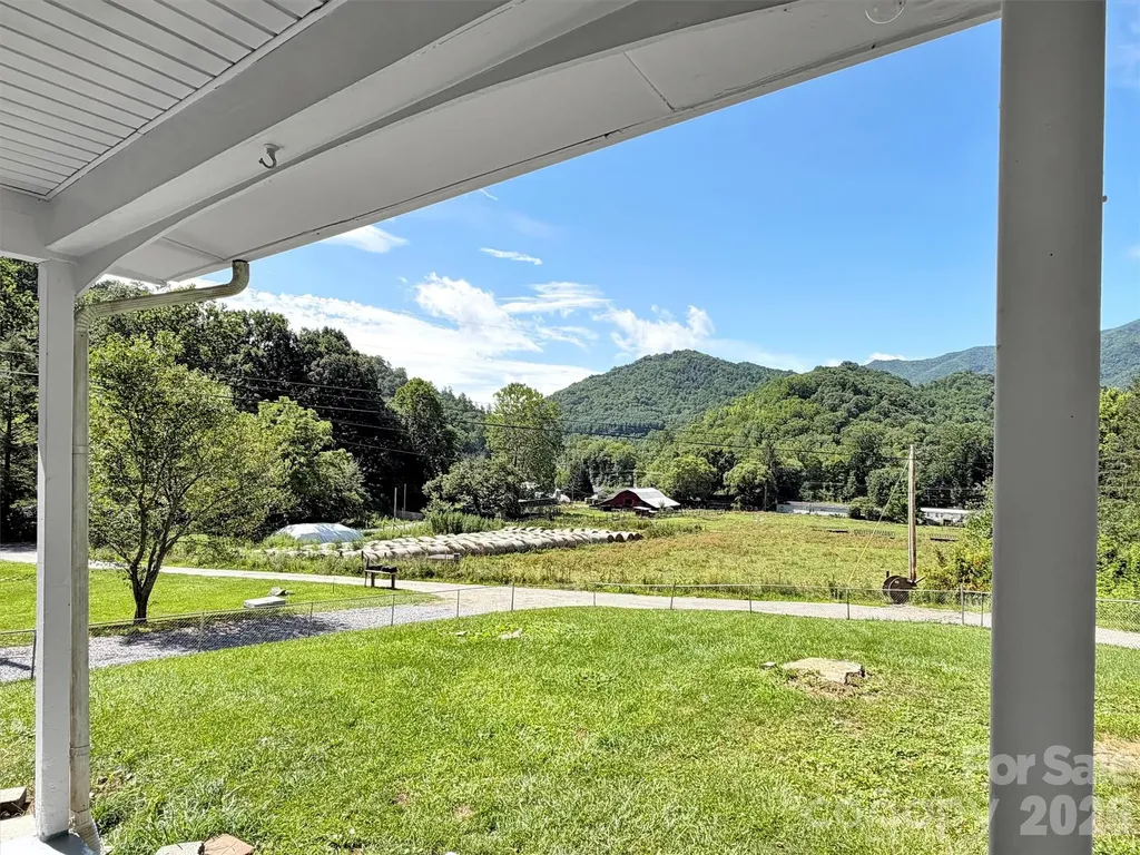70 Iris Lane Canton NC 28716