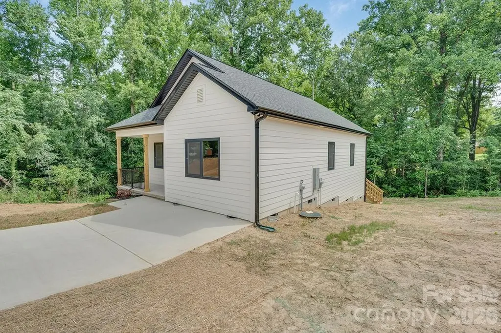 504 N Pine Street Cherryville NC 28021
