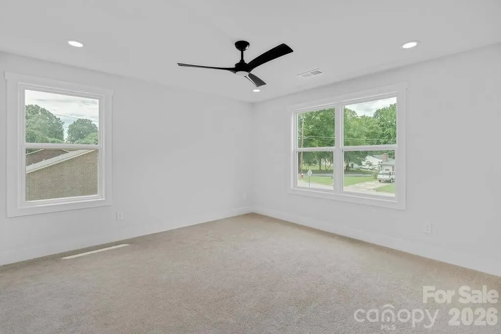 502 N Pine Street Cherryville NC 28021