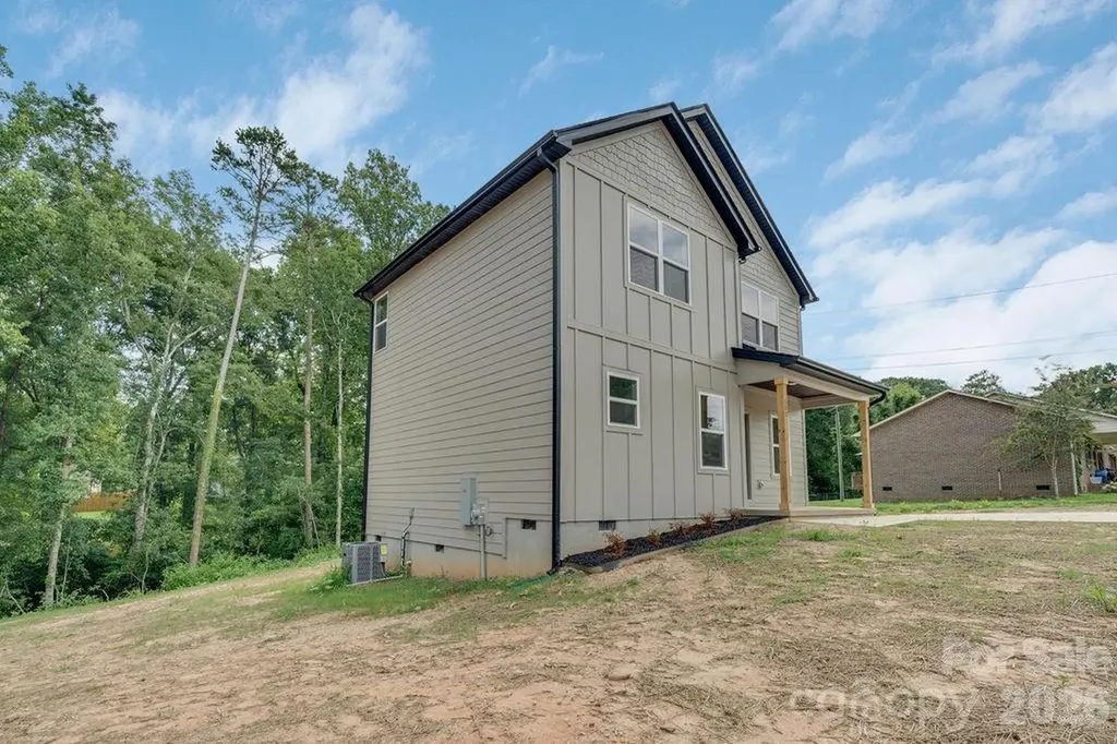502 N Pine Street Cherryville NC 28021