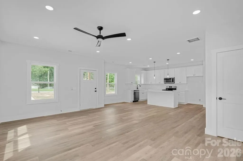 502 N Pine Street Cherryville NC 28021