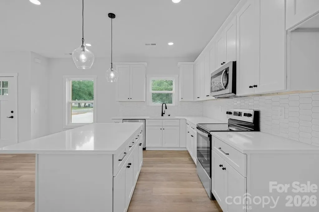 502 N Pine Street Cherryville NC 28021