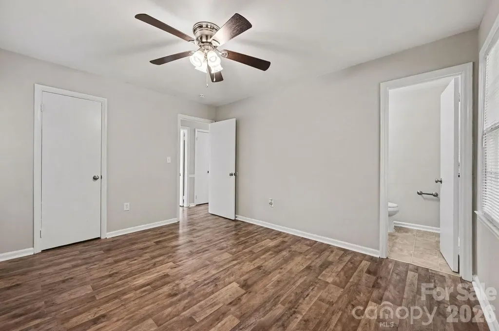 2726 Meadowcliff Drive Charlotte NC 28215
