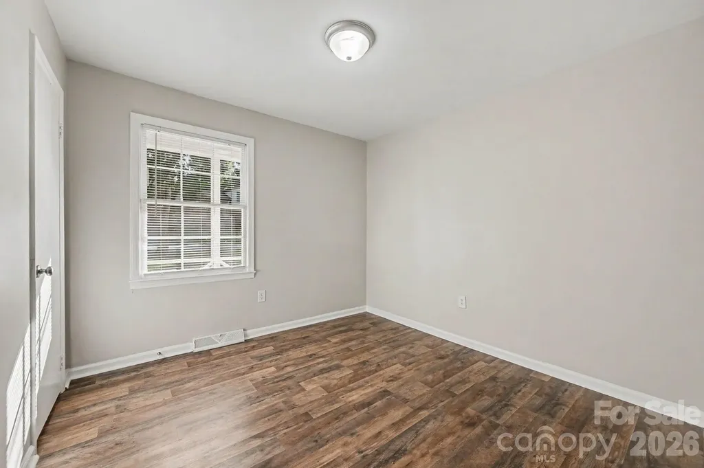 2726 Meadowcliff Drive Charlotte NC 28215