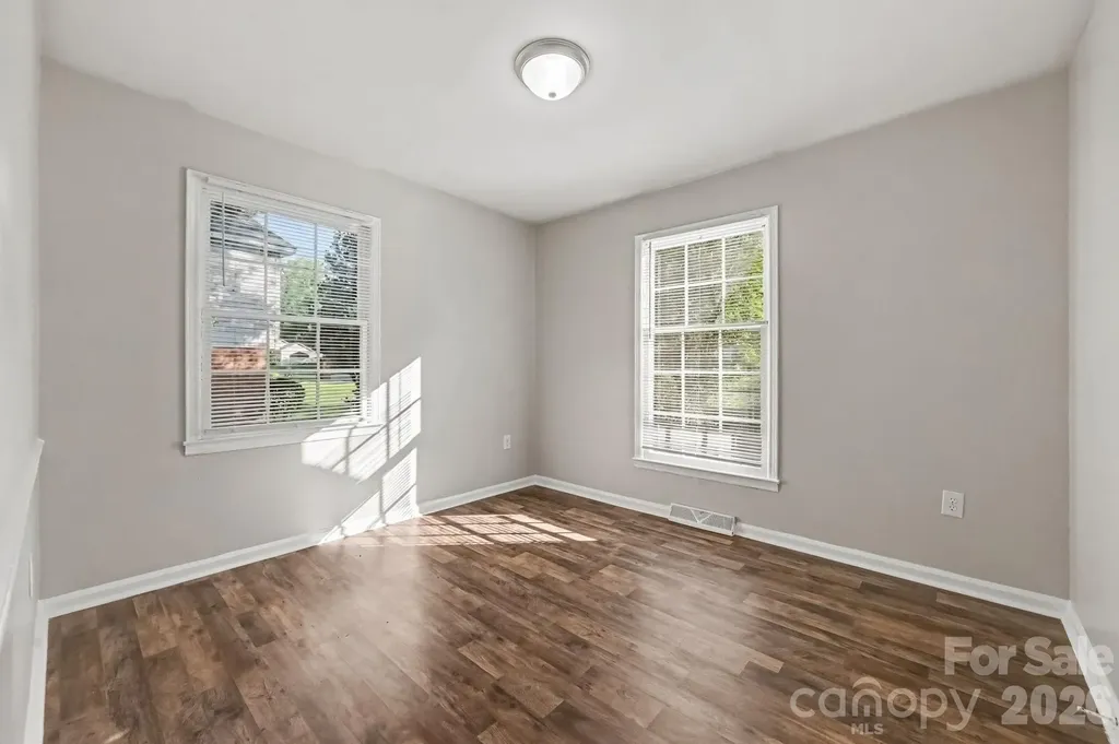 2726 Meadowcliff Drive Charlotte NC 28215