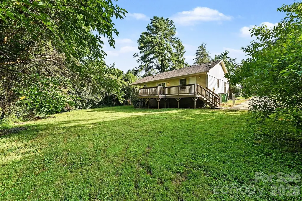 2726 Meadowcliff Drive Charlotte NC 28215