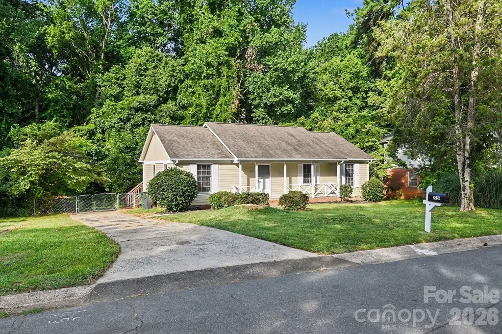 2726 Meadowcliff Drive Charlotte NC 28215