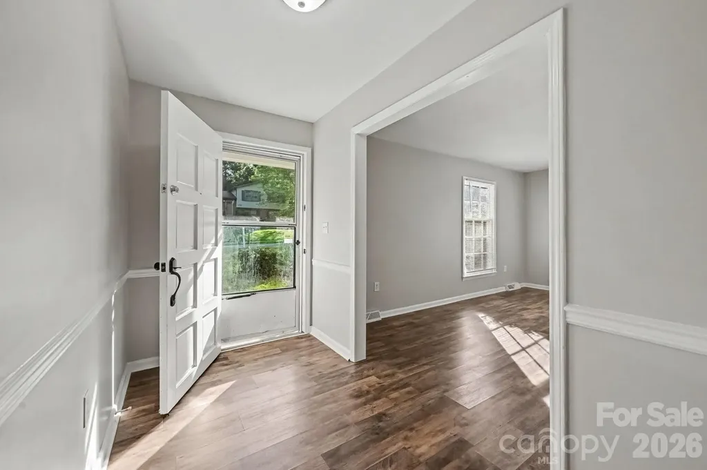 2726 Meadowcliff Drive Charlotte NC 28215
