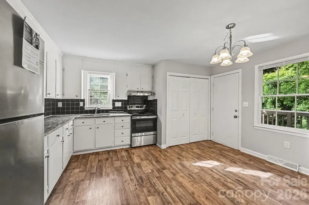2726 Meadowcliff Drive Charlotte NC 28215