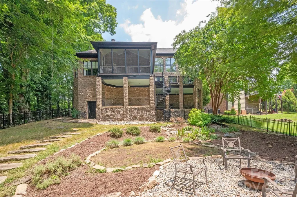 3603 Hennessy Place Charlotte NC 28210