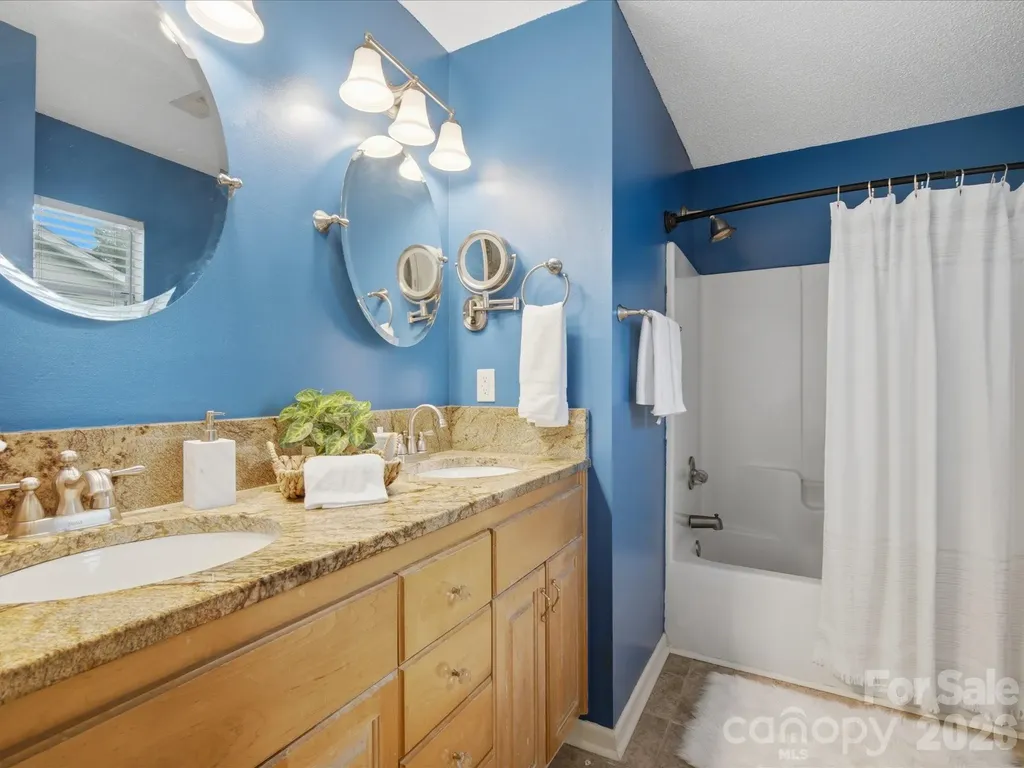 127 W Bank Drive Charlotte NC 28214
